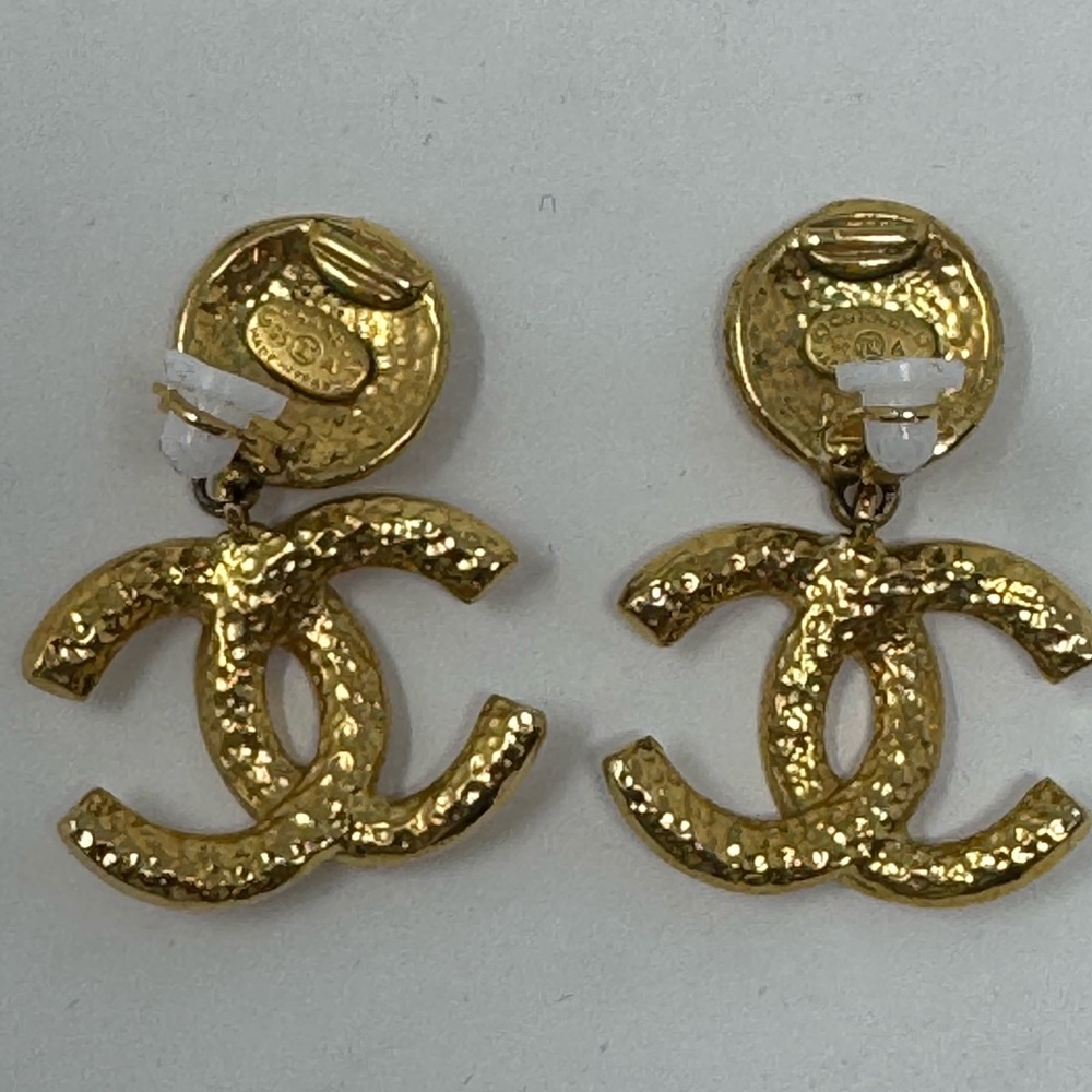 💯Authentic CHANEL Gold Iconic CC Dangle Logo Earrings - Picture 2 of 3